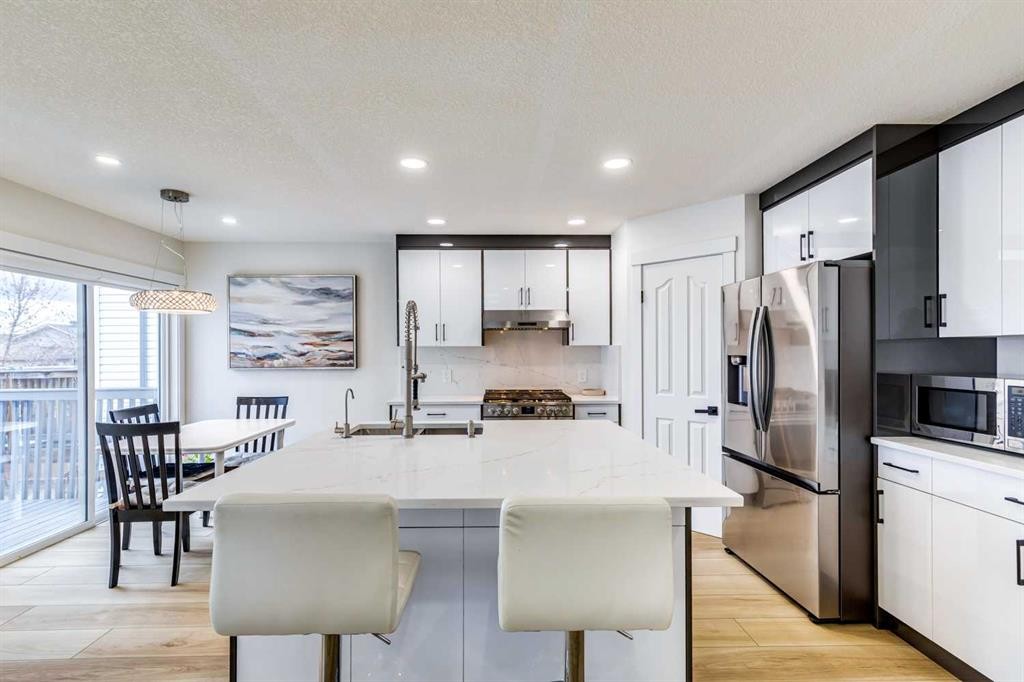 447 Tuscany Ridge Heights Nw, Calgary, AB - Indoor Photo Showing Kitchen With Double Sink With Upgraded Kitchen
