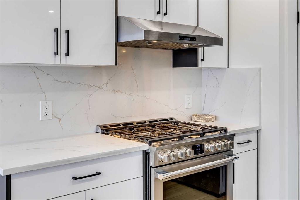 447 Tuscany Ridge Heights Nw, Calgary, AB - Indoor Photo Showing Kitchen With Upgraded Kitchen