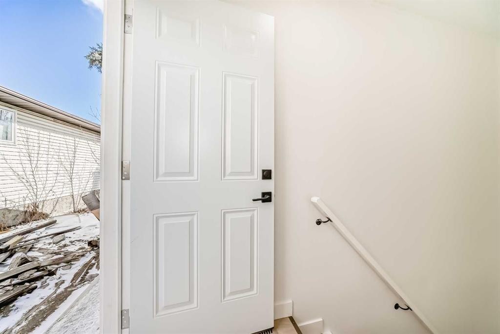 319 Whitefield Drive Ne, Calgary, AB - Indoor Photo Showing Other Room