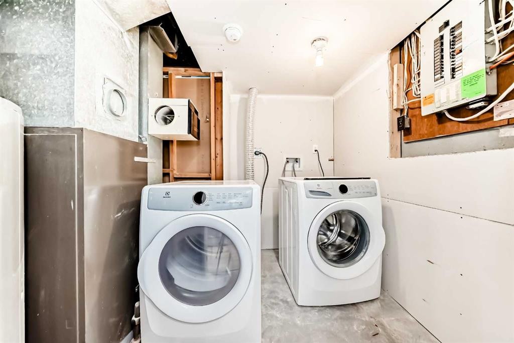 319 Whitefield Drive Ne, Calgary, AB - Indoor Photo Showing Laundry Room