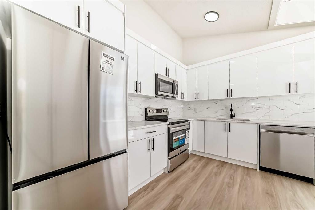 319 Whitefield Drive Ne, Calgary, AB - Indoor Photo Showing Kitchen With Stainless Steel Kitchen With Upgraded Kitchen