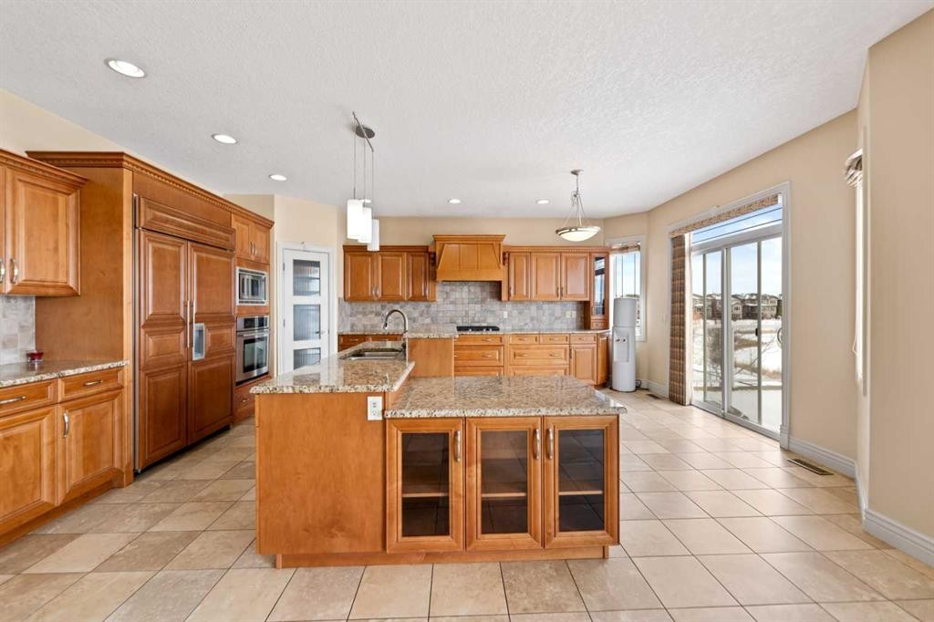 28 Panatella Manor Nw, Calgary, AB - Indoor Photo Showing Kitchen