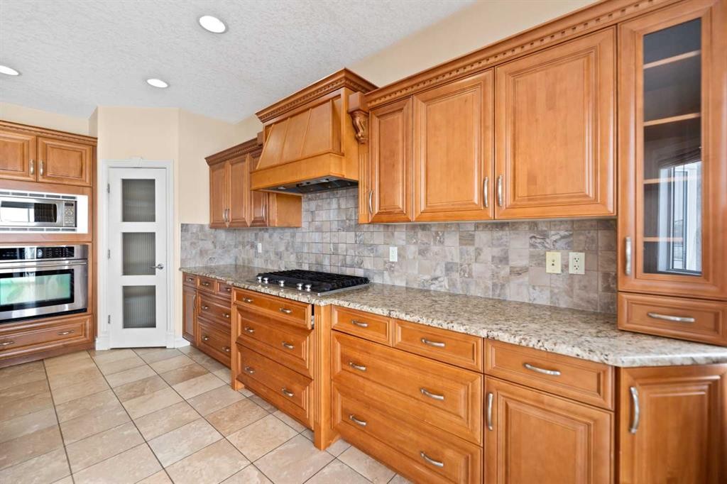 28 Panatella Manor Nw, Calgary, AB - Indoor Photo Showing Kitchen