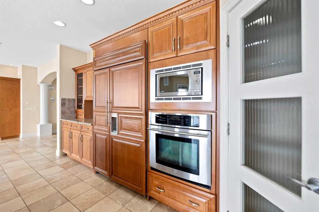 28 Panatella Manor Nw, Calgary, AB - Indoor Photo Showing Kitchen