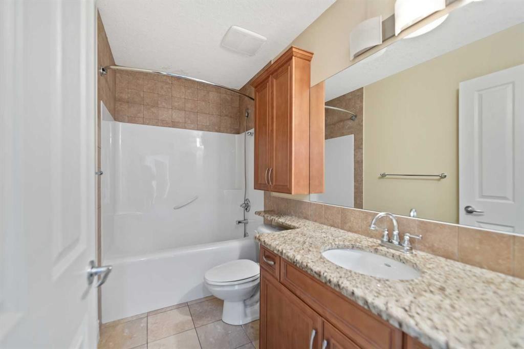 28 Panatella Manor Nw, Calgary, AB - Indoor Photo Showing Bathroom