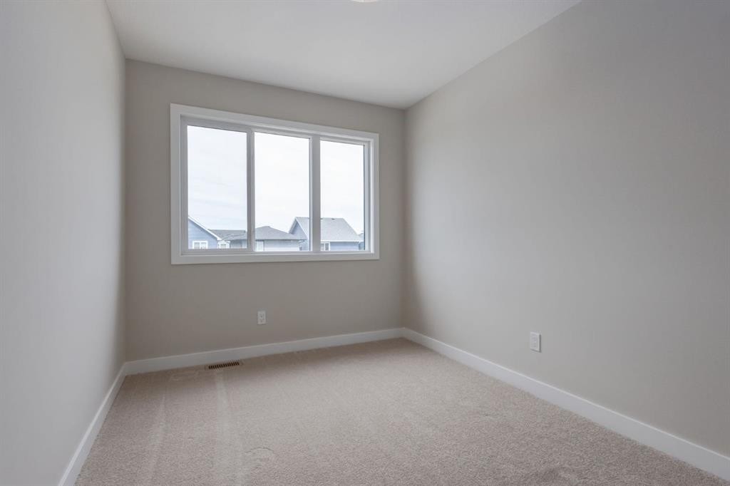 279 Sora Boulevard Se, Calgary, AB - Indoor Photo Showing Other Room