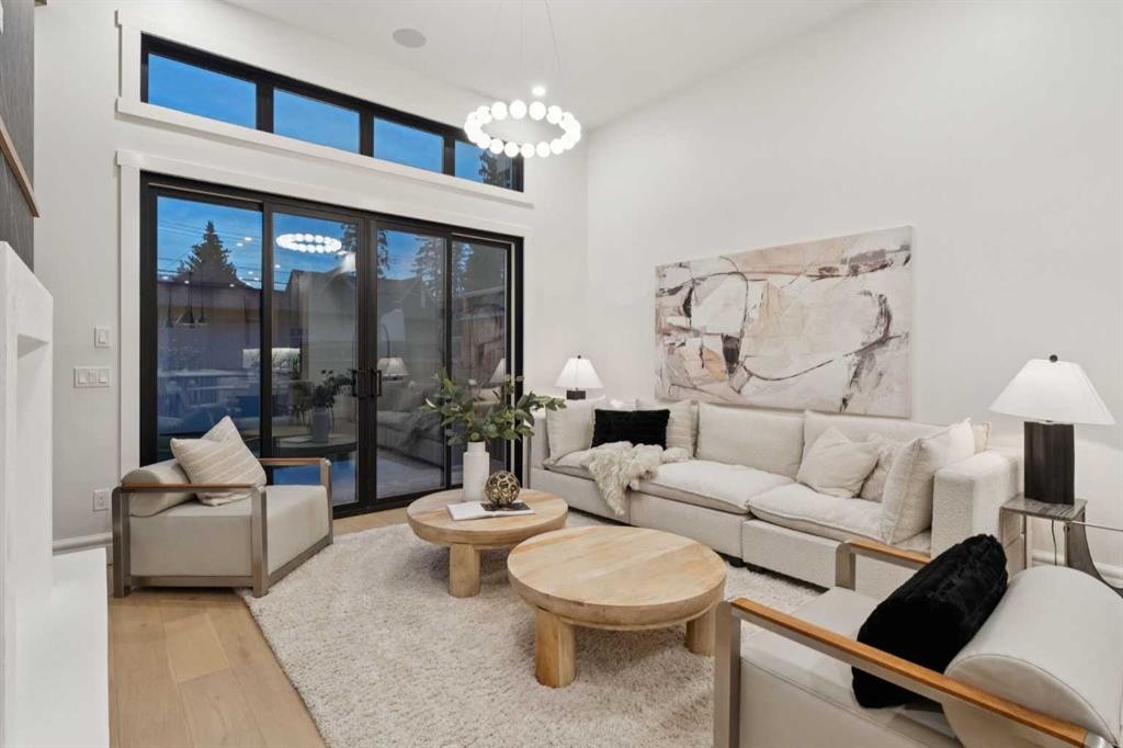 1740 6 Avenue Nw, Calgary, AB - Indoor Photo Showing Living Room