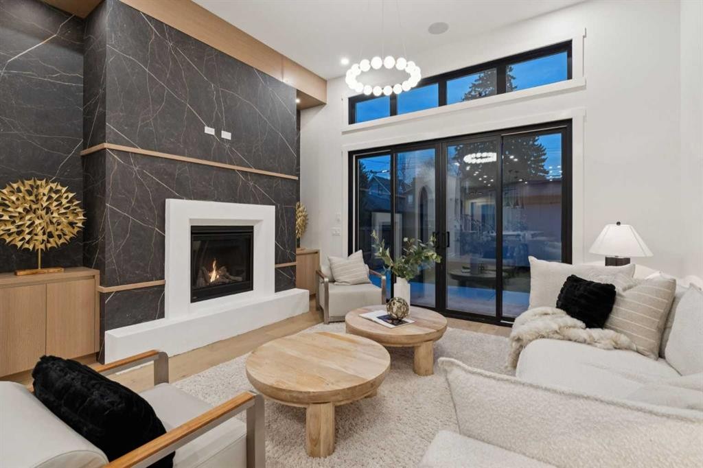 1740 6 Avenue Nw, Calgary, AB - Indoor Photo Showing Living Room With Fireplace
