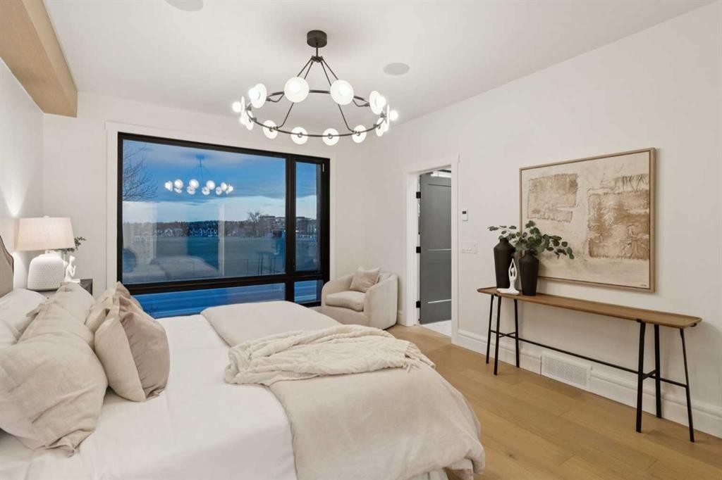 1740 6 Avenue Nw, Calgary, AB - Indoor Photo Showing Bedroom