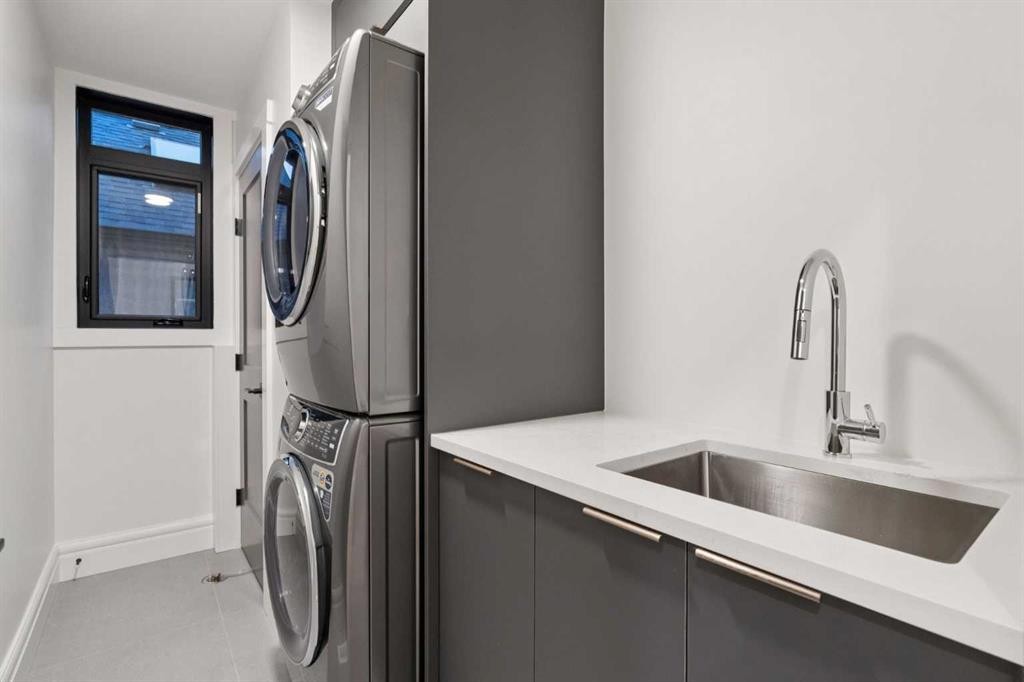 1740 6 Avenue Nw, Calgary, AB - Indoor Photo Showing Laundry Room