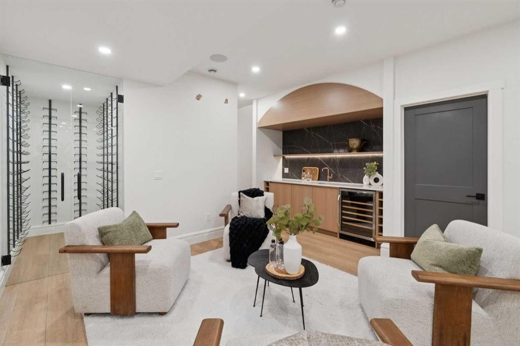 1740 6 Avenue Nw, Calgary, AB - Indoor Photo Showing Living Room