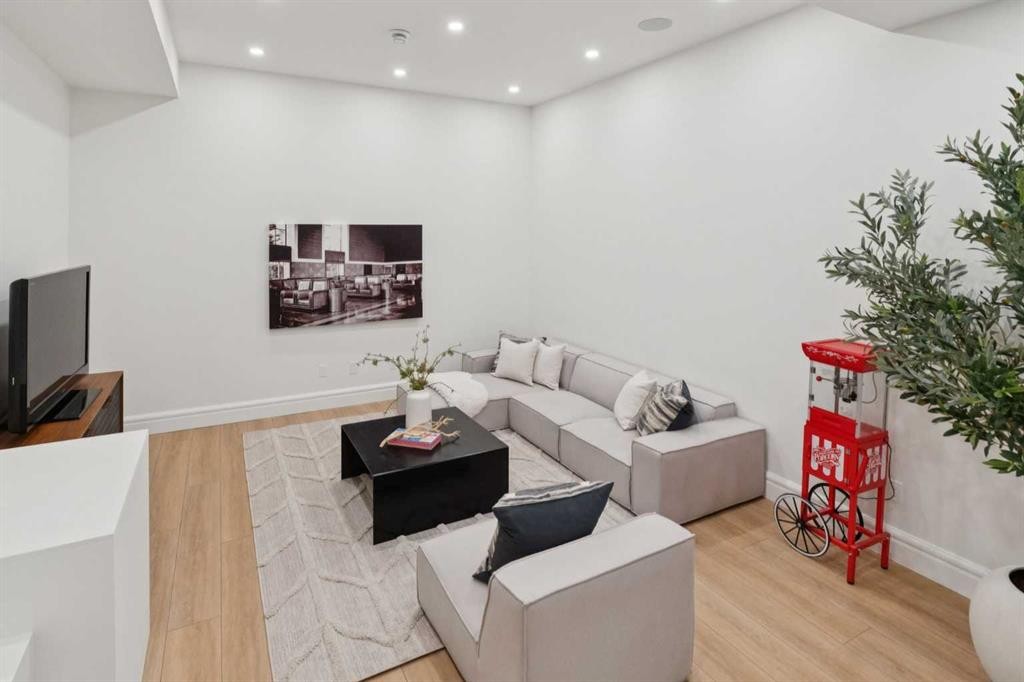 1740 6 Avenue Nw, Calgary, AB - Indoor
