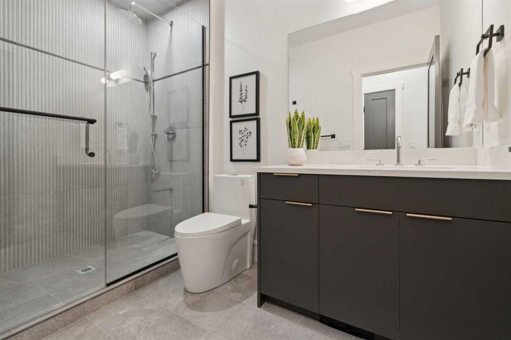 1740 6 Avenue Nw, Calgary, AB - Indoor Photo Showing Bathroom
