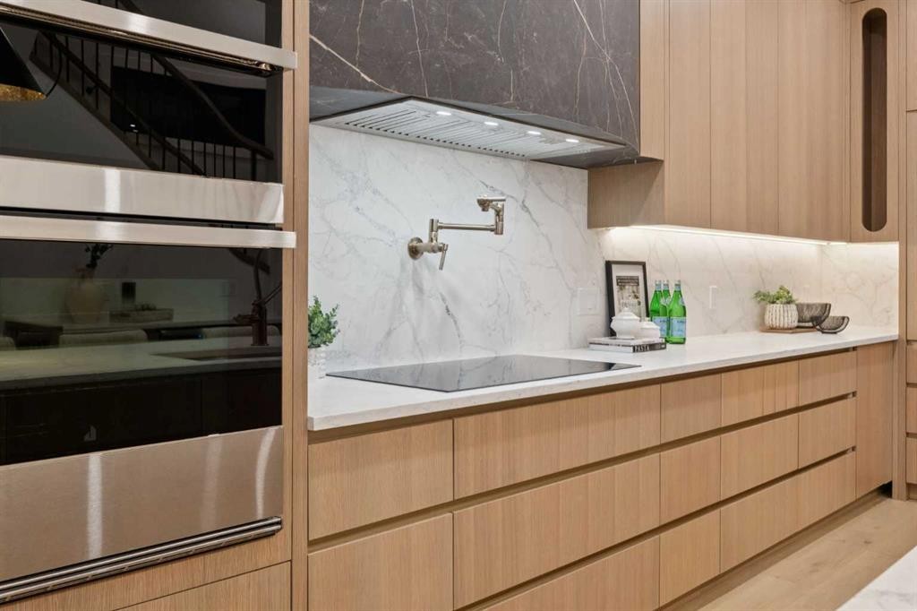 1740 6 Avenue Nw, Calgary, AB - Indoor Photo Showing Kitchen