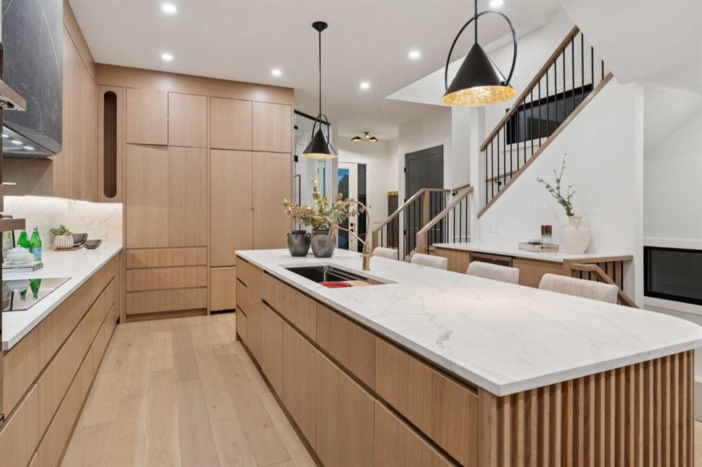 1740 6 Avenue Nw, Calgary, AB - Indoor Photo Showing Kitchen With Upgraded Kitchen
