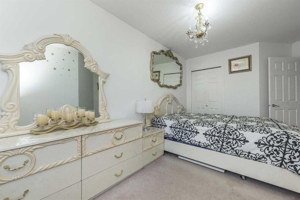 8430 Saddleridge Drive Ne, Calgary, AB - Indoor Photo Showing Bedroom