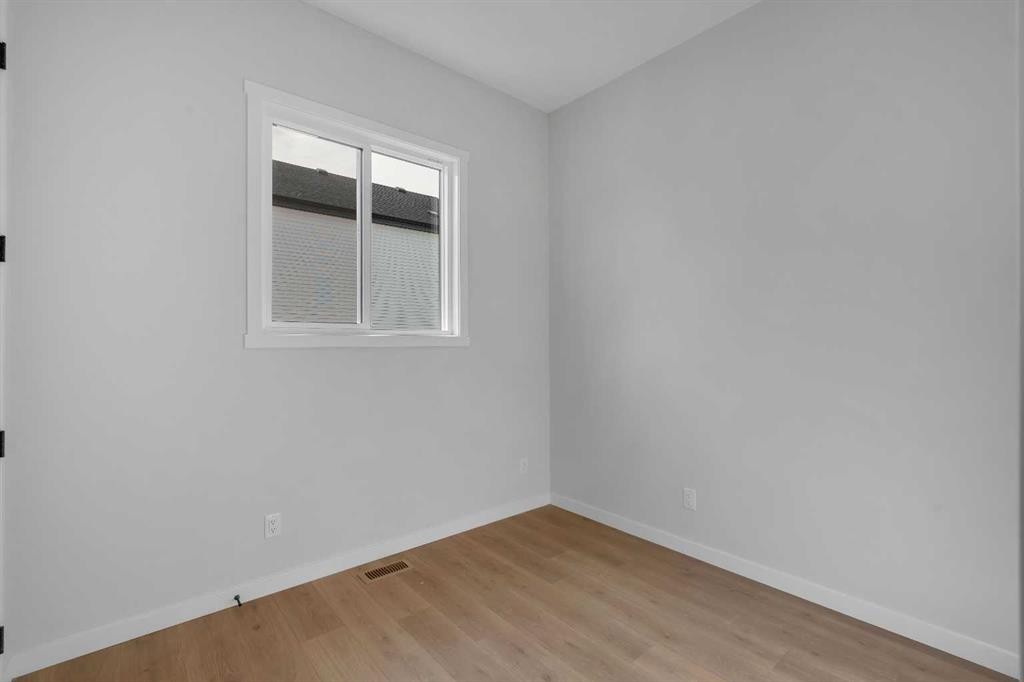 63 Bartlett Crescent Se, Calgary, AB - Indoor Photo Showing Other Room