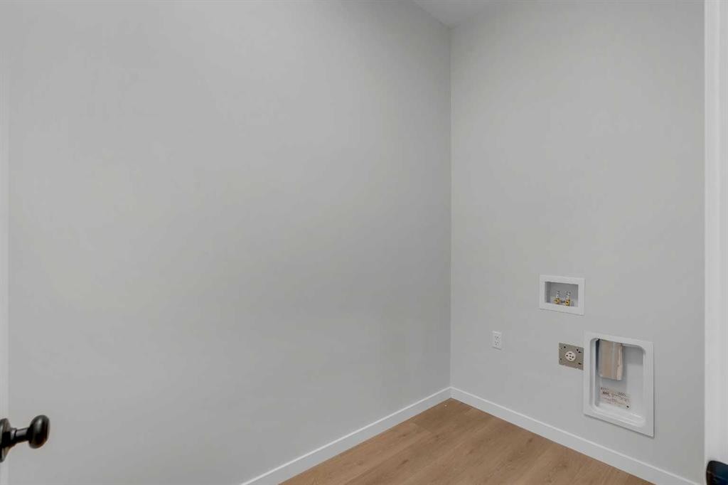 63 Bartlett Crescent Se, Calgary, AB - Indoor Photo Showing Other Room