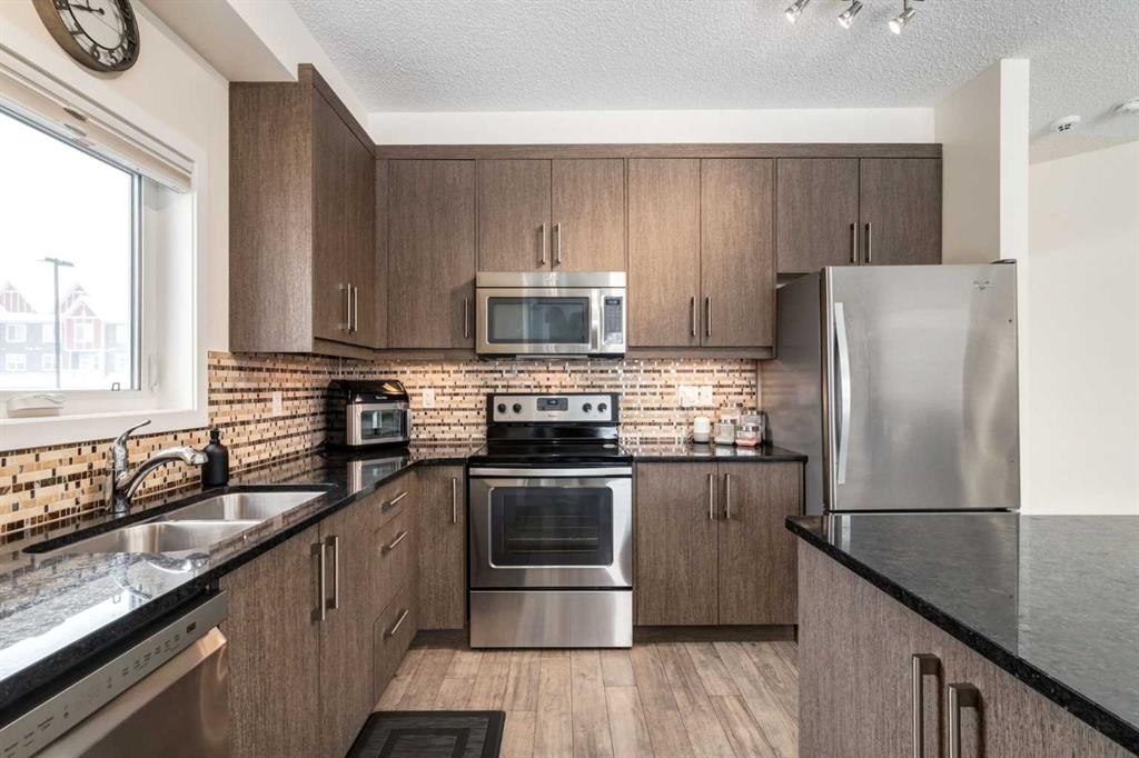 121-402 Marquis Lane Se, Calgary, AB - Indoor Photo Showing Kitchen With Stainless Steel Kitchen With Double Sink With Upgraded Kitchen