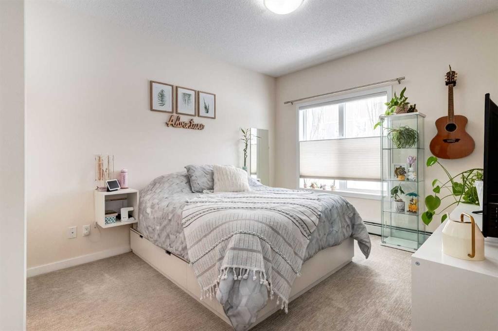 121-402 Marquis Lane Se, Calgary, AB - Indoor Photo Showing Bedroom