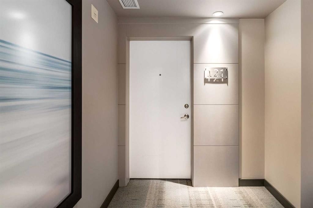 121-402 Marquis Lane Se, Calgary, AB - Indoor Photo Showing Other Room