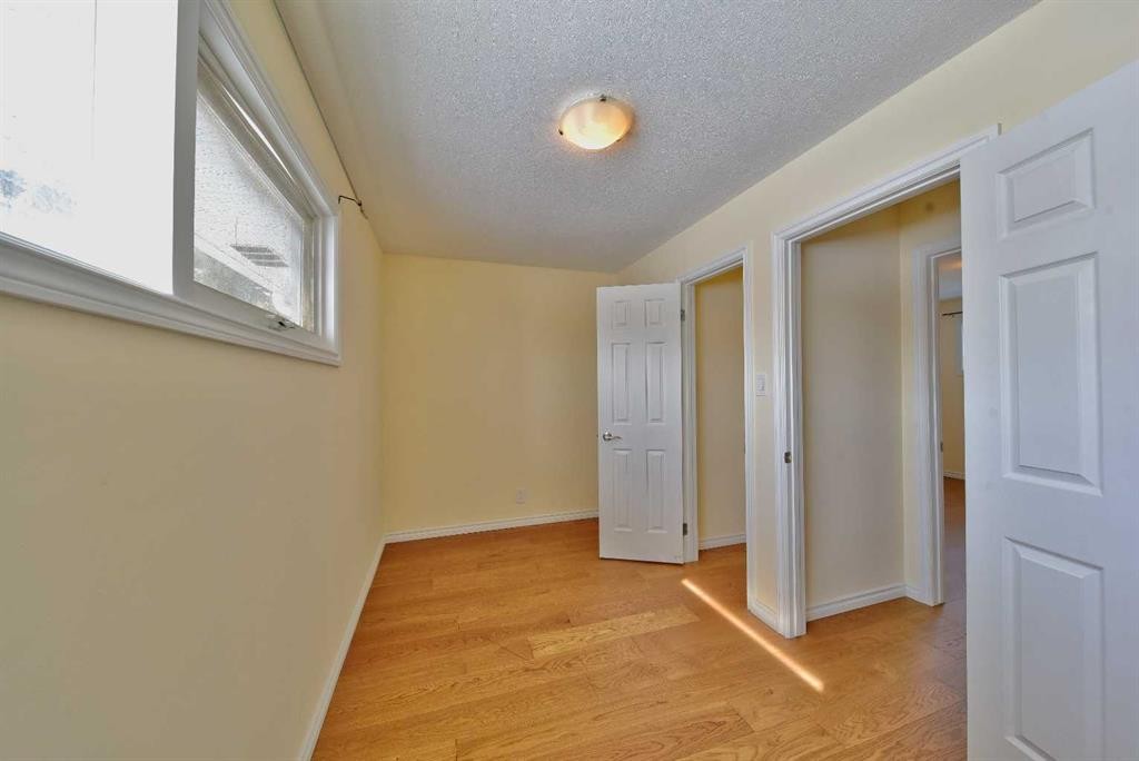 525 32 Avenue Ne, Calgary, AB - Indoor Photo Showing Other Room