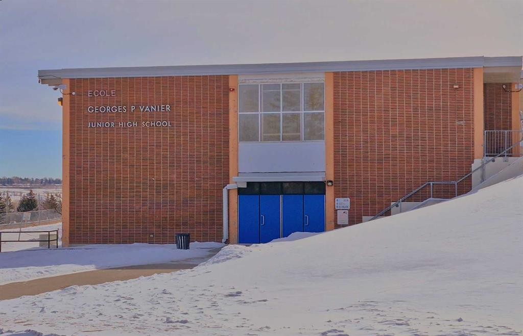 525 32 Avenue Ne, Calgary, AB - With Exterior