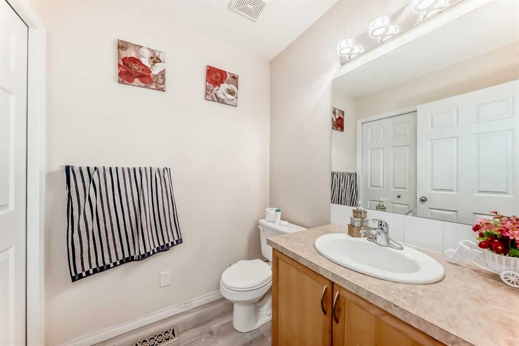 151 Covepark Green Ne, Calgary, AB - Indoor Photo Showing Bathroom