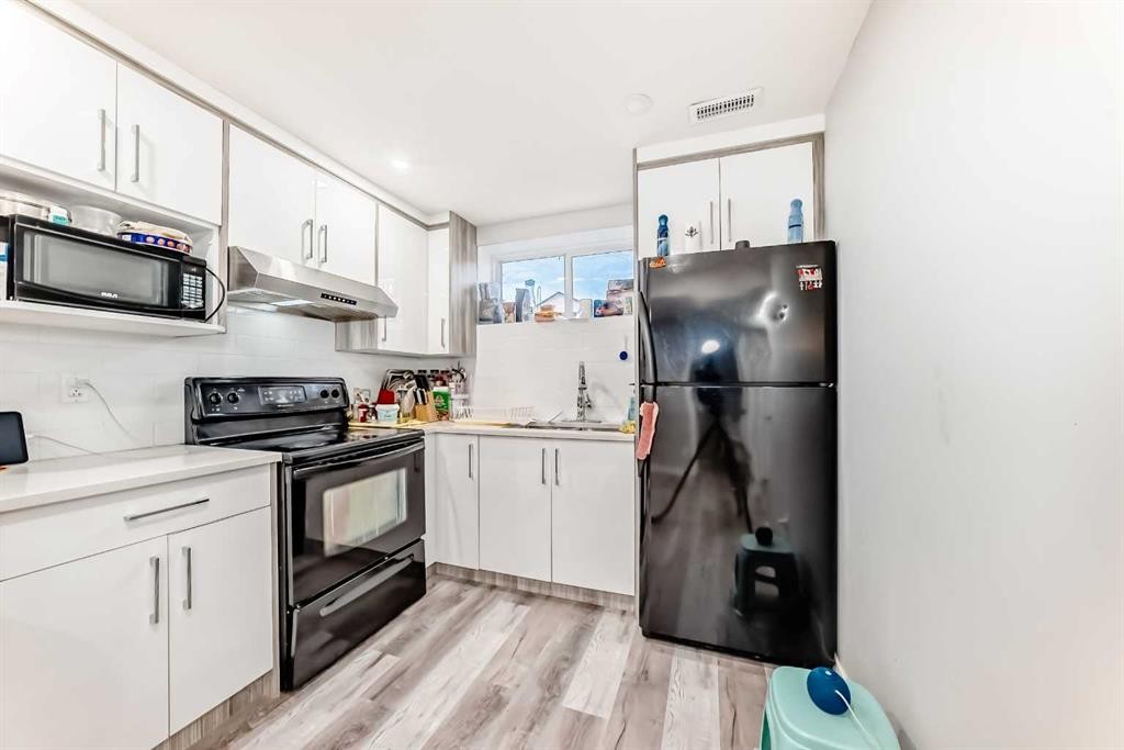 151 Covepark Green Ne, Calgary, AB - Indoor Photo Showing Kitchen
