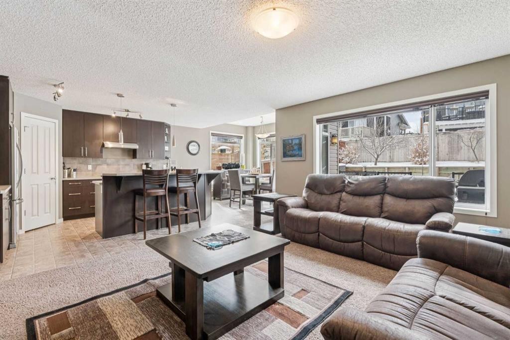 117 Silverado Saddle Heights Sw, Calgary, AB - Indoor Photo Showing Living Room