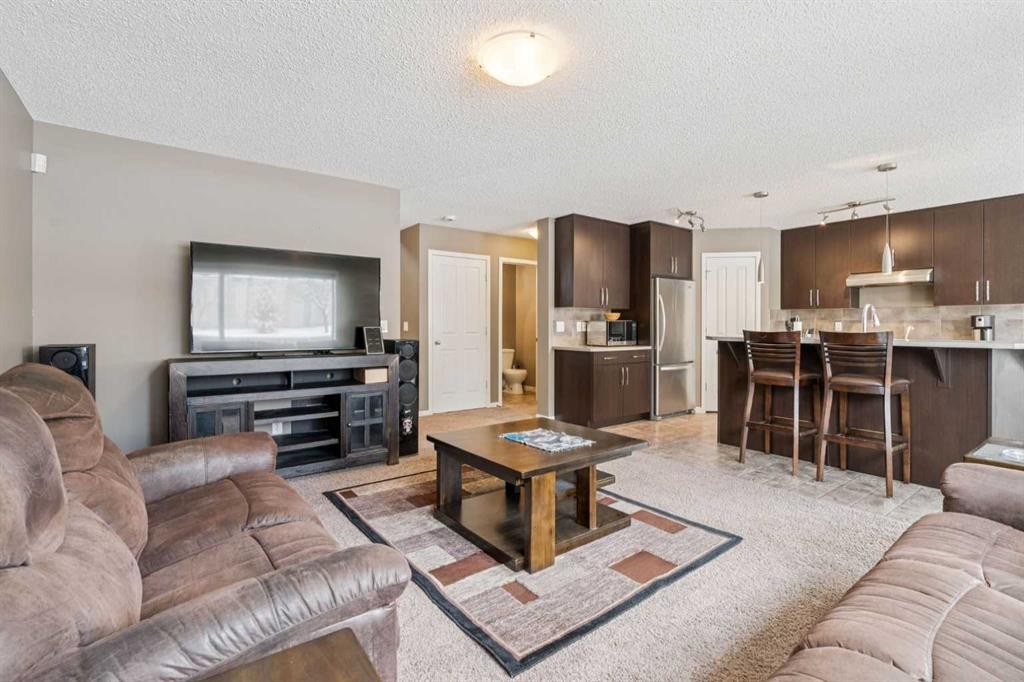 117 Silverado Saddle Heights Sw, Calgary, AB - Indoor Photo Showing Living Room