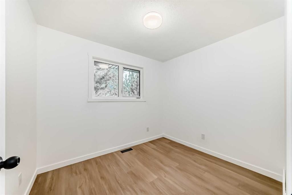 264 99 Avenue Se, Calgary, AB - Indoor Photo Showing Other Room