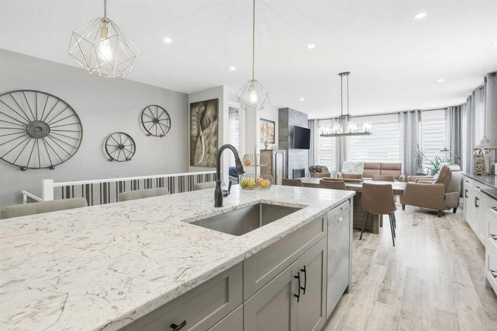 111 Crestridge View Sw, Calgary, AB - Indoor Photo Showing Kitchen With Upgraded Kitchen