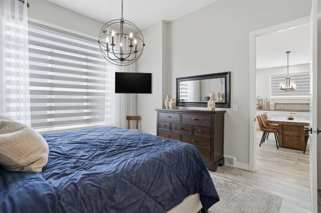 111 Crestridge View Sw, Calgary, AB - Indoor Photo Showing Bedroom