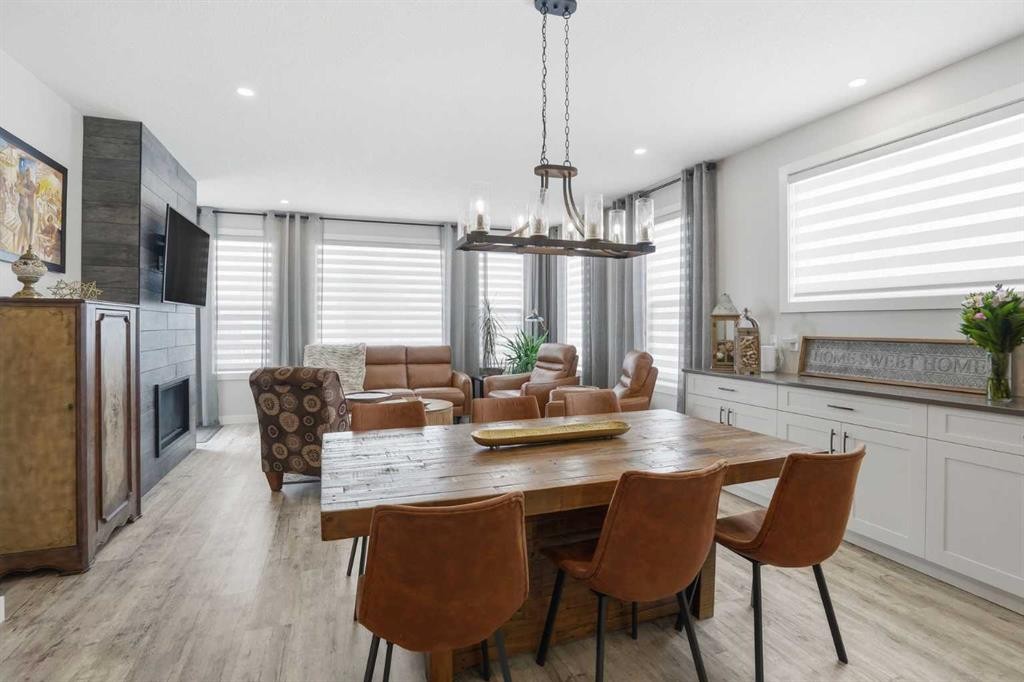 111 Crestridge View Sw, Calgary, AB - Indoor Photo Showing Dining Room