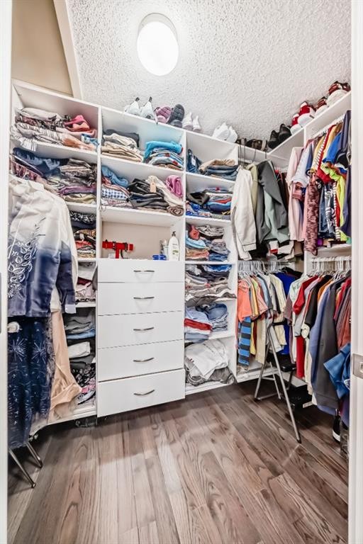 612 Montgomery Close Se, High River, AB - Indoor With Storage