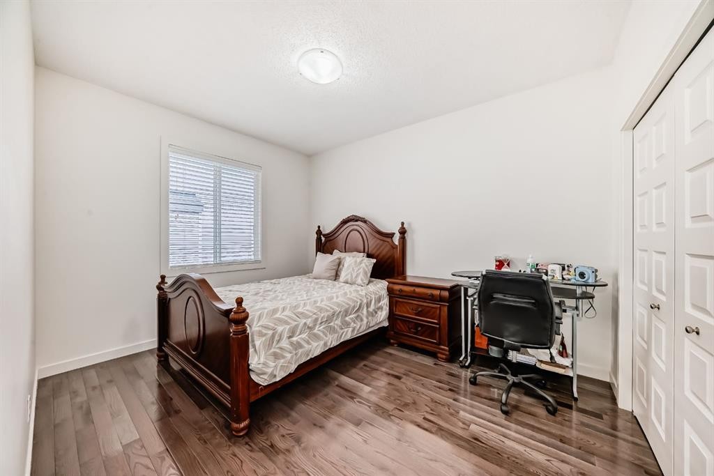 612 Montgomery Close Se, High River, AB - Indoor Photo Showing Bedroom