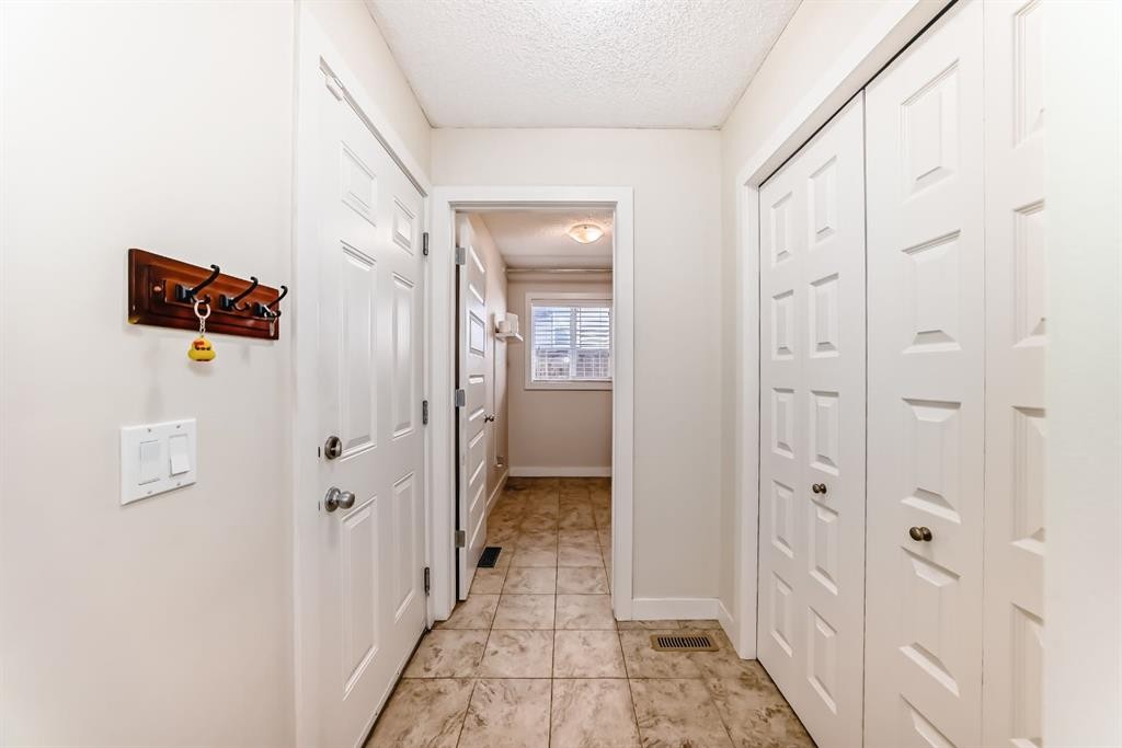 612 Montgomery Close Se, High River, AB - Indoor Photo Showing Other Room