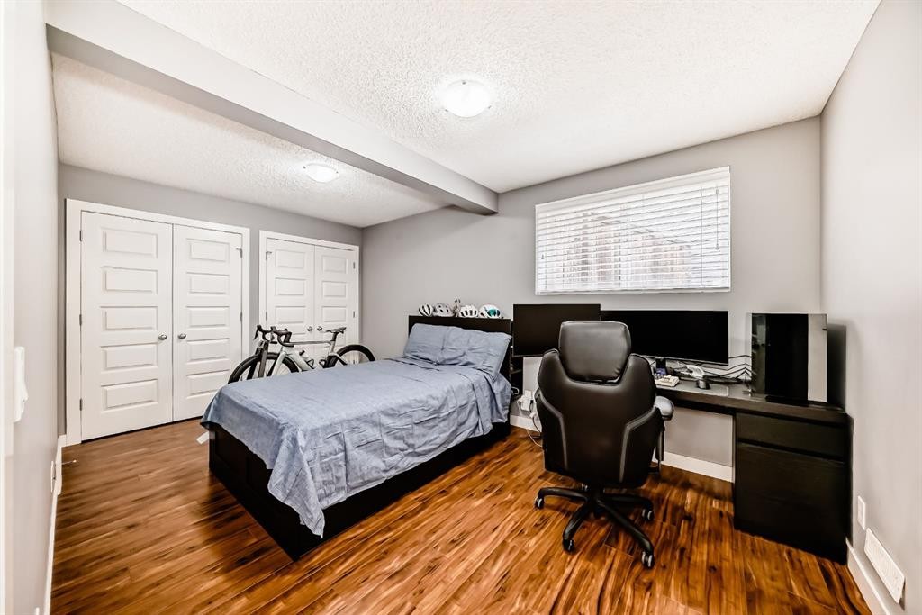 612 Montgomery Close Se, High River, AB - Indoor Photo Showing Bedroom