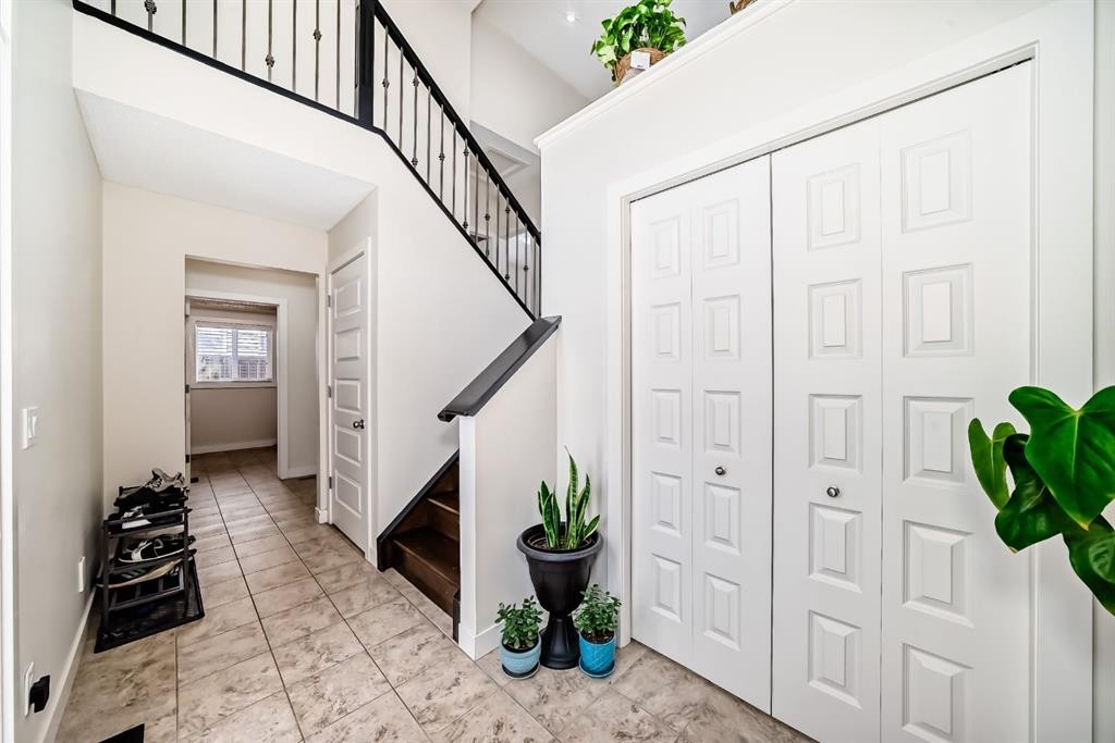 612 Montgomery Close Se, High River, AB - Indoor Photo Showing Other Room