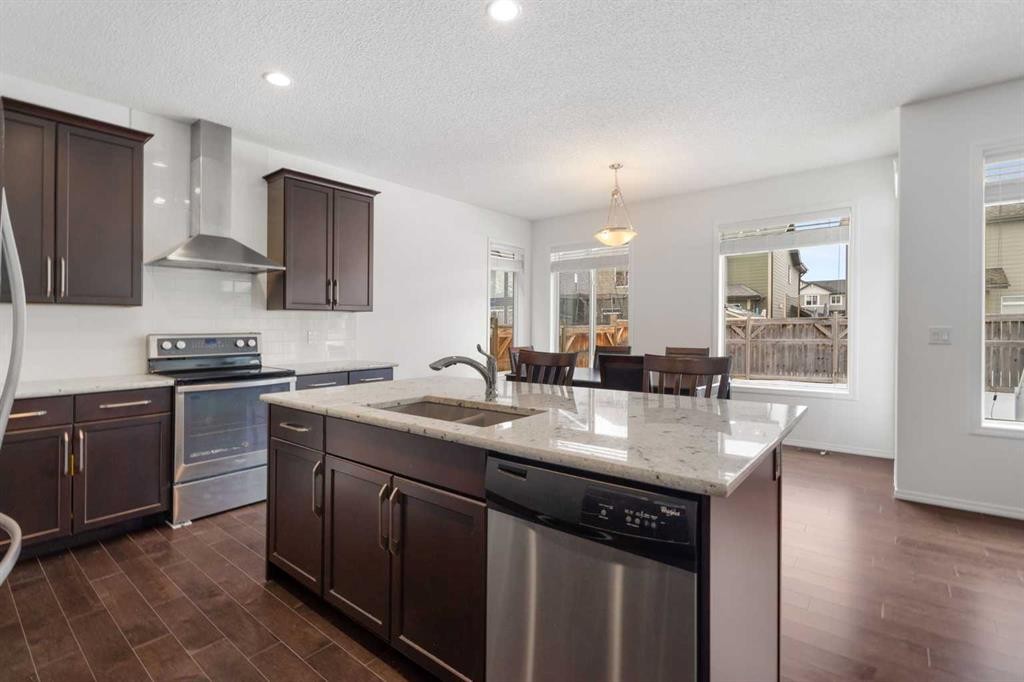 182 Auburn Sound Close Se, Calgary, AB - Indoor Photo Showing Kitchen