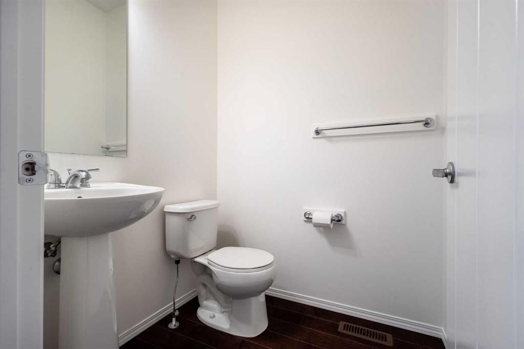 182 Auburn Sound Close Se, Calgary, AB - Indoor Photo Showing Bathroom