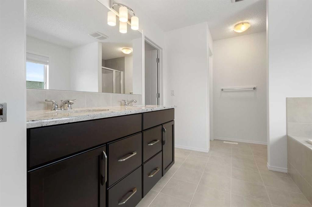 182 Auburn Sound Close Se, Calgary, AB - Indoor Photo Showing Bathroom