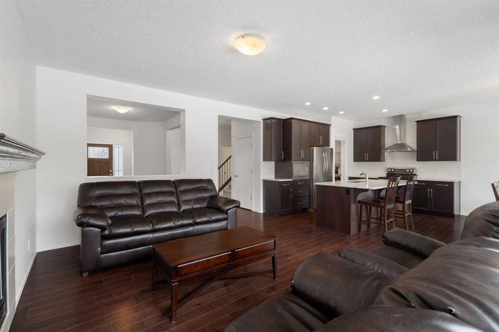 182 Auburn Sound Close Se, Calgary, AB - Indoor Photo Showing Living Room