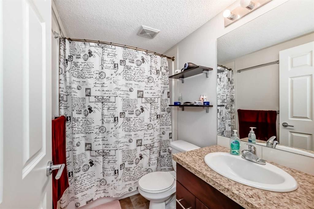 4308-279 Copperpond Common Se, Calgary, AB - Indoor Photo Showing Bathroom
