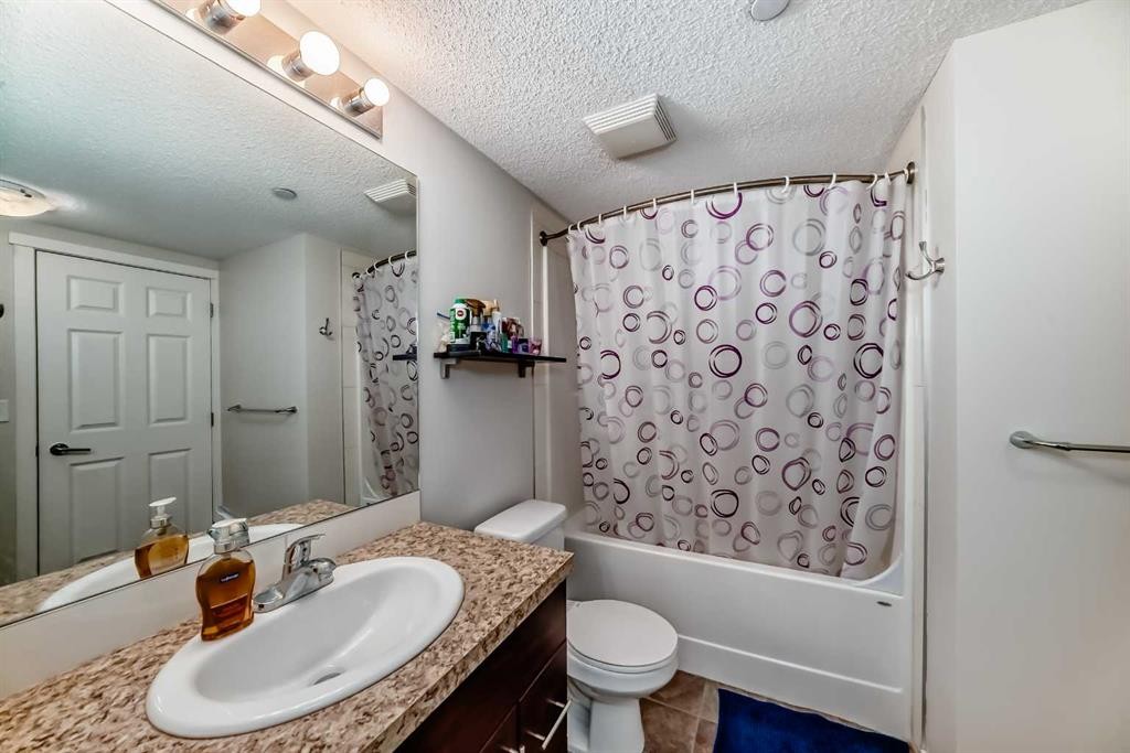 4308-279 Copperpond Common Se, Calgary, AB - Indoor Photo Showing Bathroom