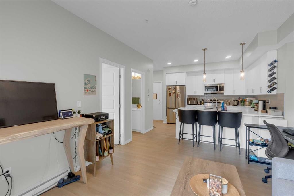 2106-33 Carringham Gate Nw, Calgary, AB - Indoor