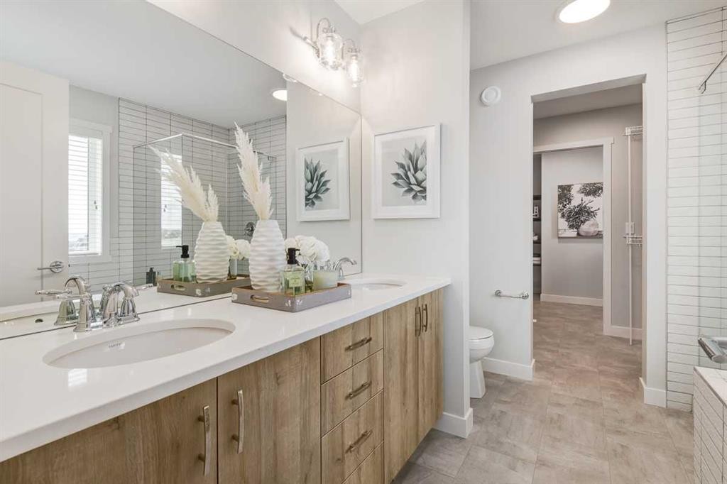 39 Versant Rise Sw, Calgary, AB - Indoor Photo Showing Bathroom