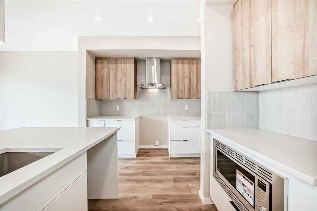 1085 Sawgrass Link Nw, Airdrie, AB - Indoor Photo Showing Kitchen