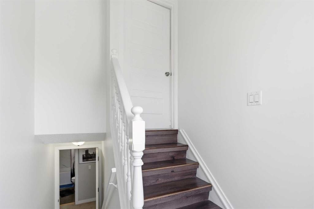 263 Doverview Crescent Se, Calgary, AB - Indoor Photo Showing Other Room
